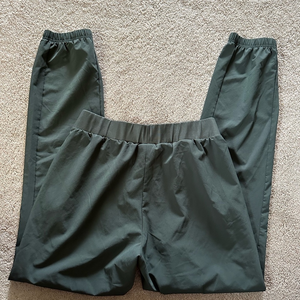 Adidas women’s Small army green pants. - Picture 3 of 9